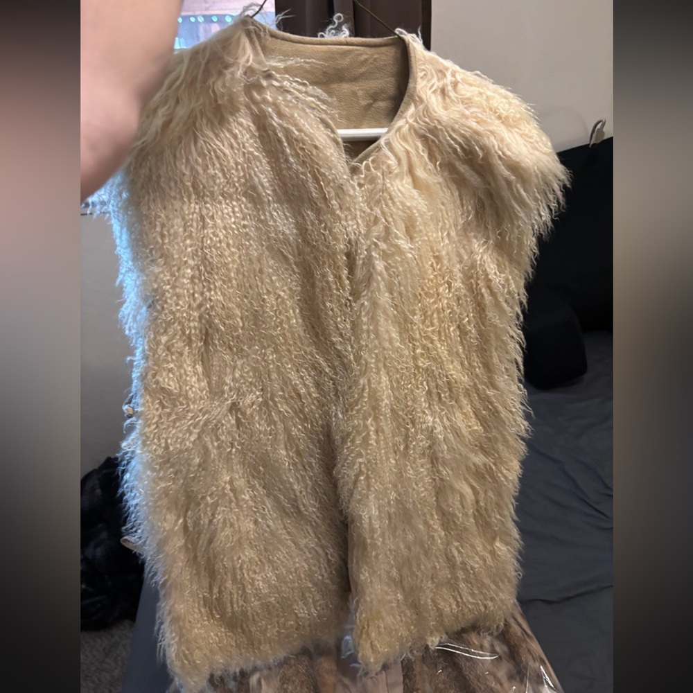 Mongolian Sheep Fur Vest - Picture 2 of 9